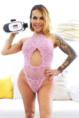 TS Foxxy - VR Porn Model